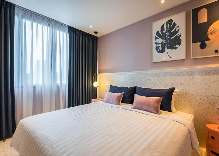 Petra Designer Sukhumvit, Nana Bts Apartment *